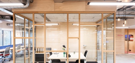 Meeting room in glass Ikaroslaan 1