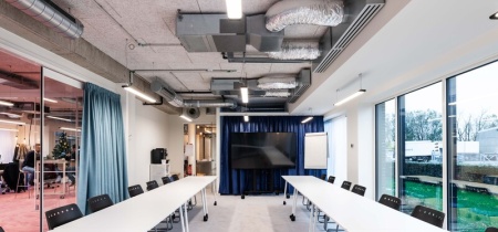 Large presentation room Ikaroslaan 1