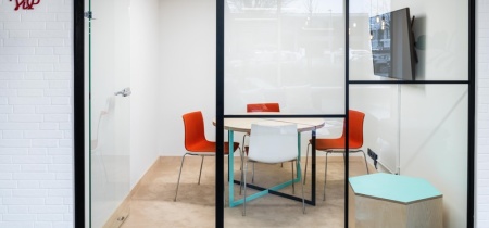 Small meeting room Ikaroslaan 1