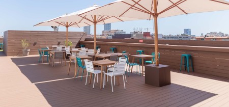 Roofterrace shaded with tables