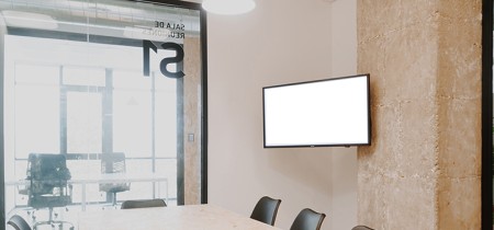 private meetingroom seven people