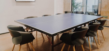 Meetingroom eight people